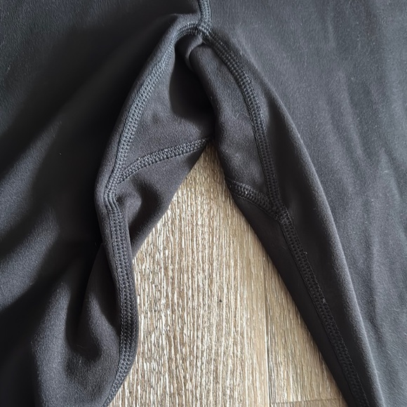 Women’s Uniqlo Black Leggings - Picture 7 of 7